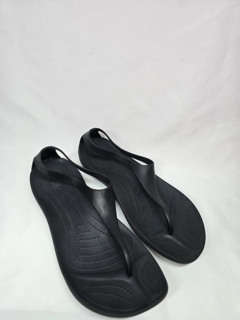 Crocs Serena T Strap Black Sandals Womens Size 7- Discontinued Style